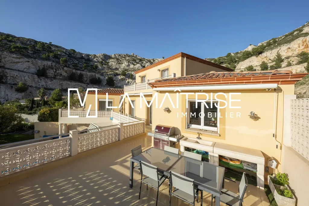 Terrace - Villa with Sea View in Marseille-9th