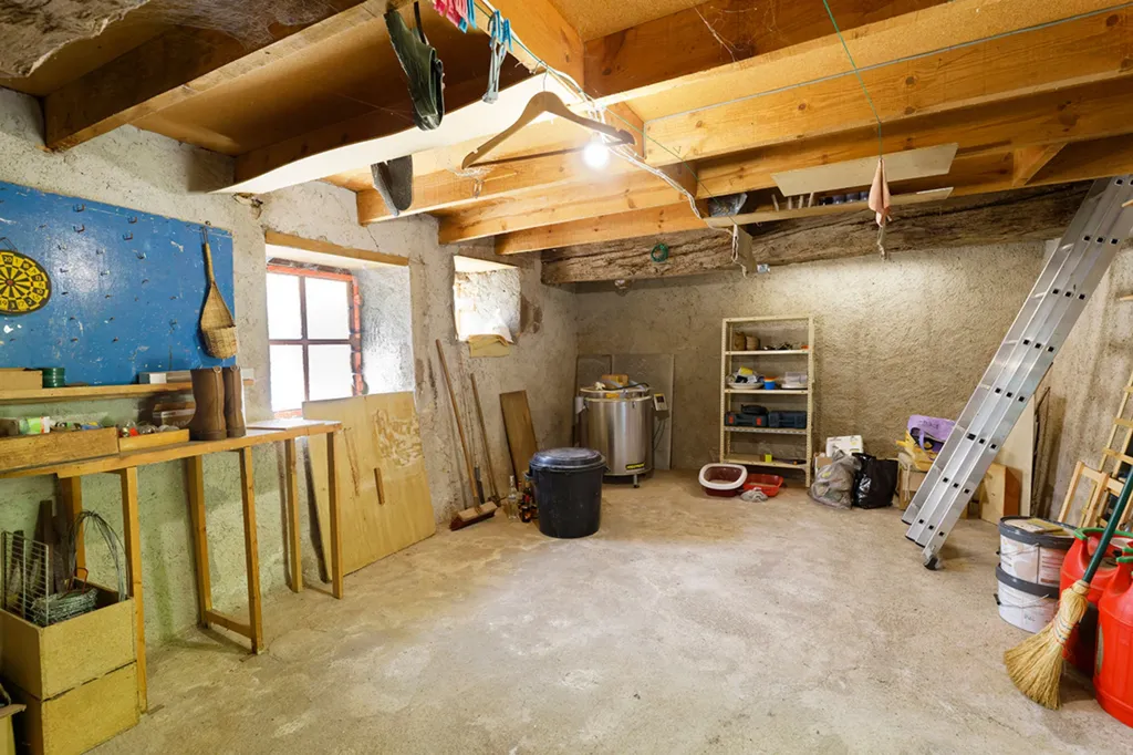 Utility Room - Village House with Courtyard in Varaignes