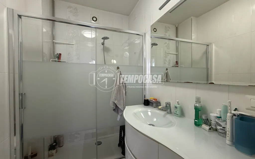 Bathrooms - Apartment with Balcony in Busto Garolfo