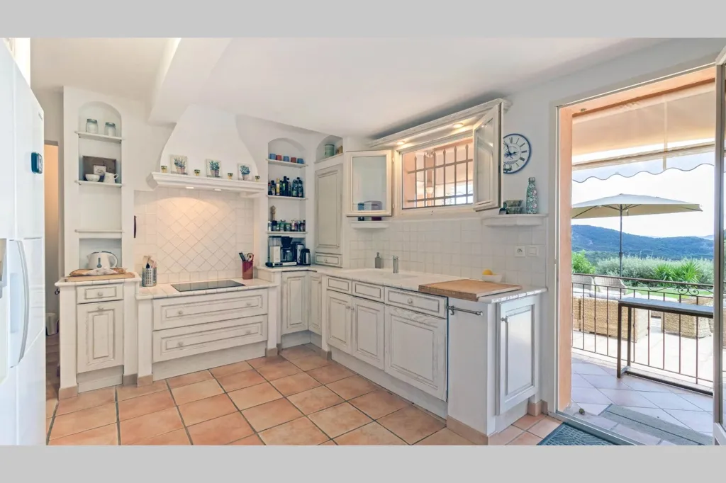 Cucina - Provençal Villa with Panoramic View near Saint-Tropez