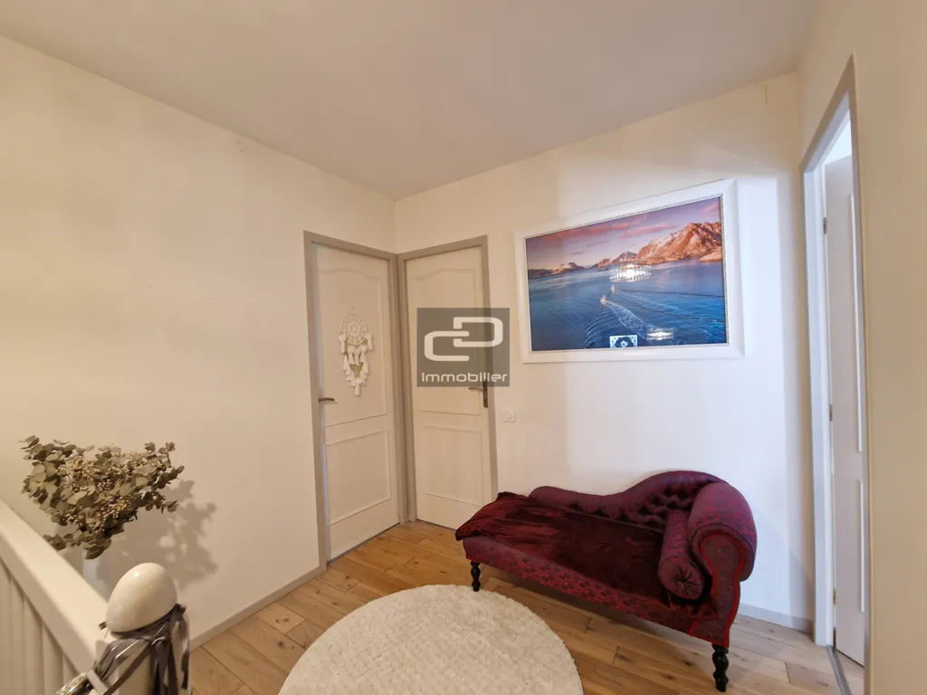 Esik - Villa with Exceptional View in Albigny sur Saône