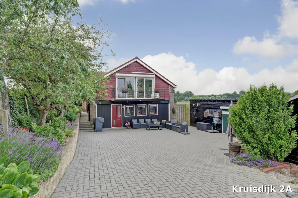 Exterior - Semi-Detached House with Polder View in Strijen