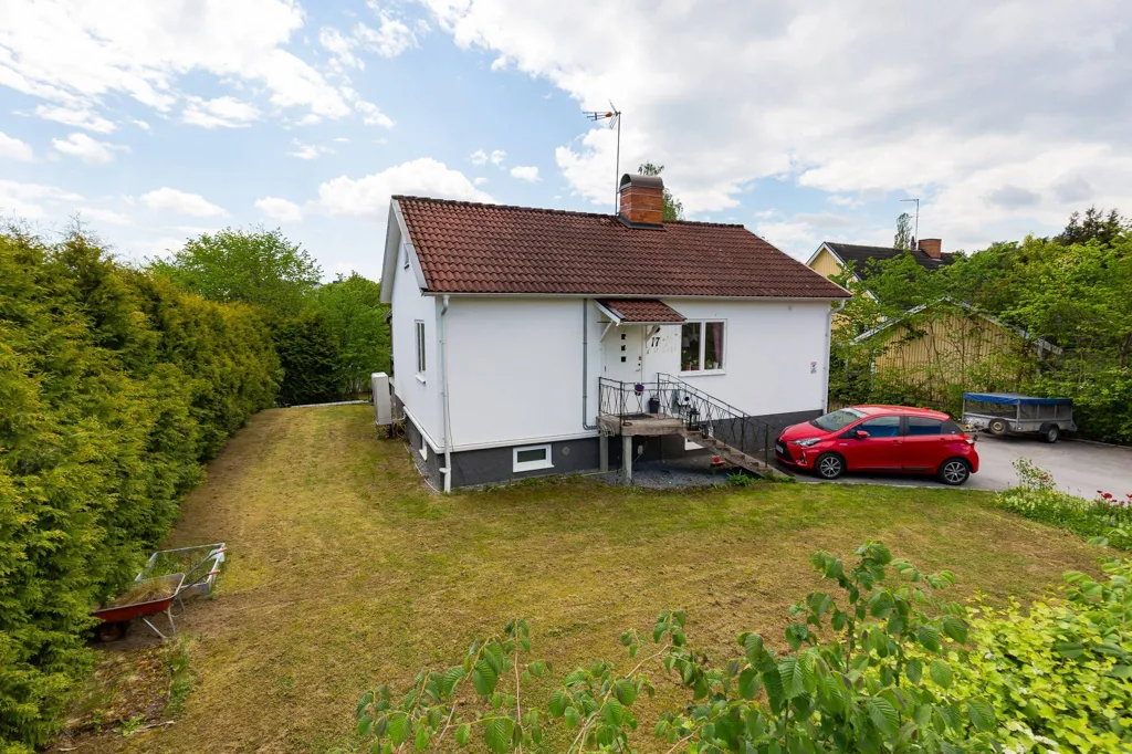 Exterior - Central Villa with Rental Potential in Märsta