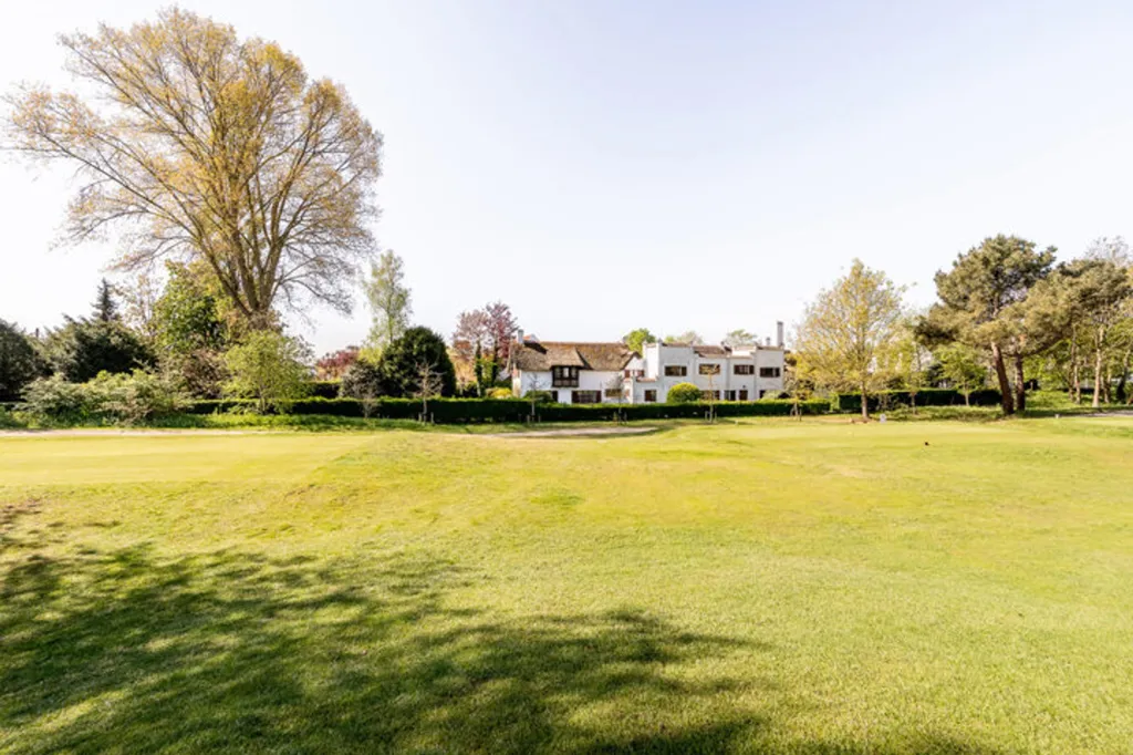 Giardino - Renovation-Ready House with Golf View in Knokke-Heist