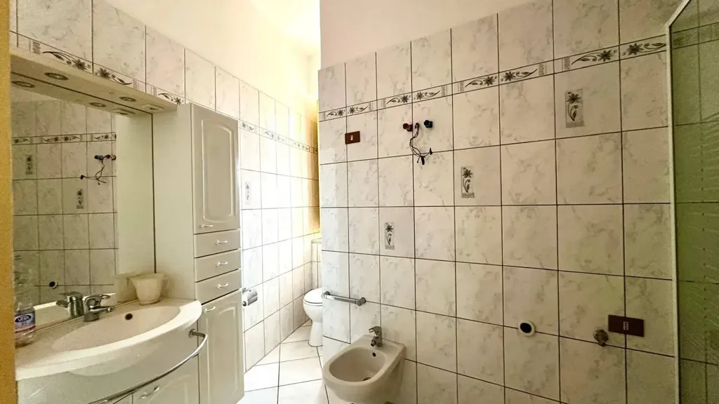 Salles de bain - 9-Room Apartment in Palermo's Historic Centre