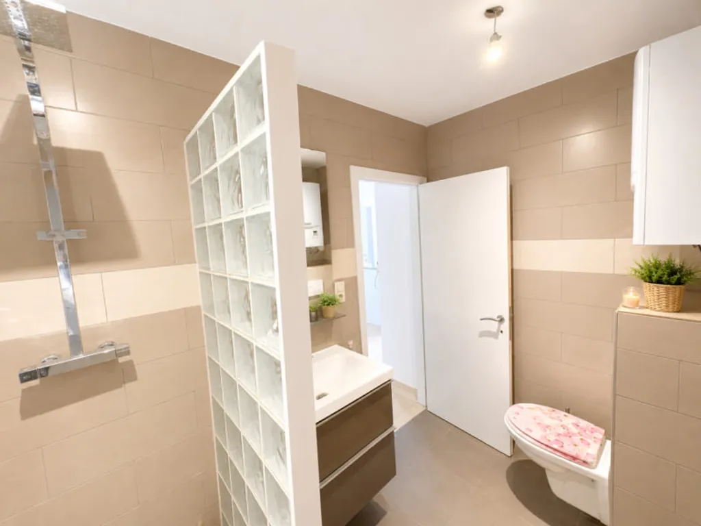 Salles de bain - Appartement 2 Chambres dans un Environnement Calme à Anderlecht
