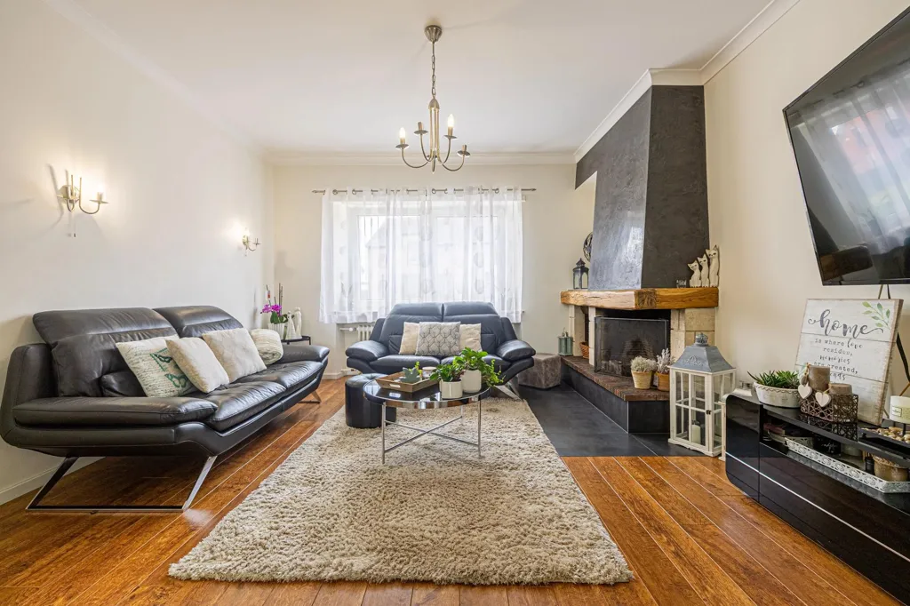 Living Room - Spacious Maison with Garden in Soleuvre