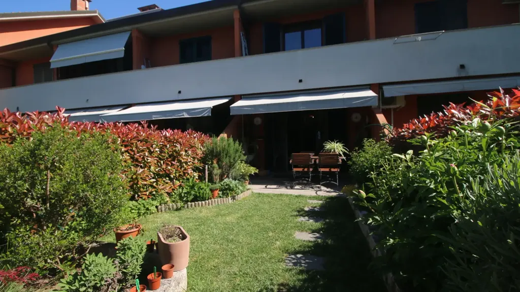 Terrazza - Semi-detached Villa with Private Garden in San Fermo
