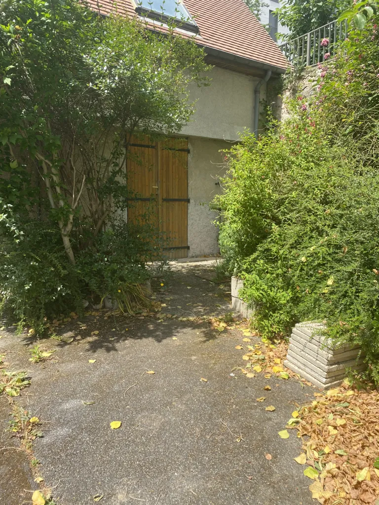Jardin - Studio Meublé à Proximité du RER à Palaiseau