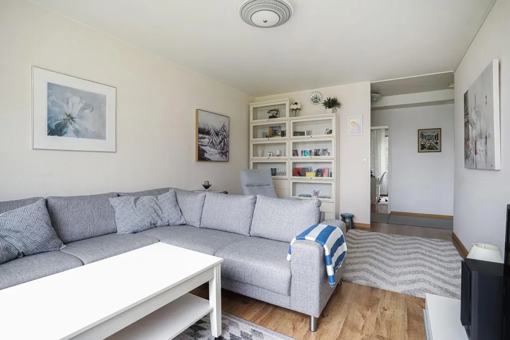 Elutuba - Spacious Triplex with Balcony in Kivimaan