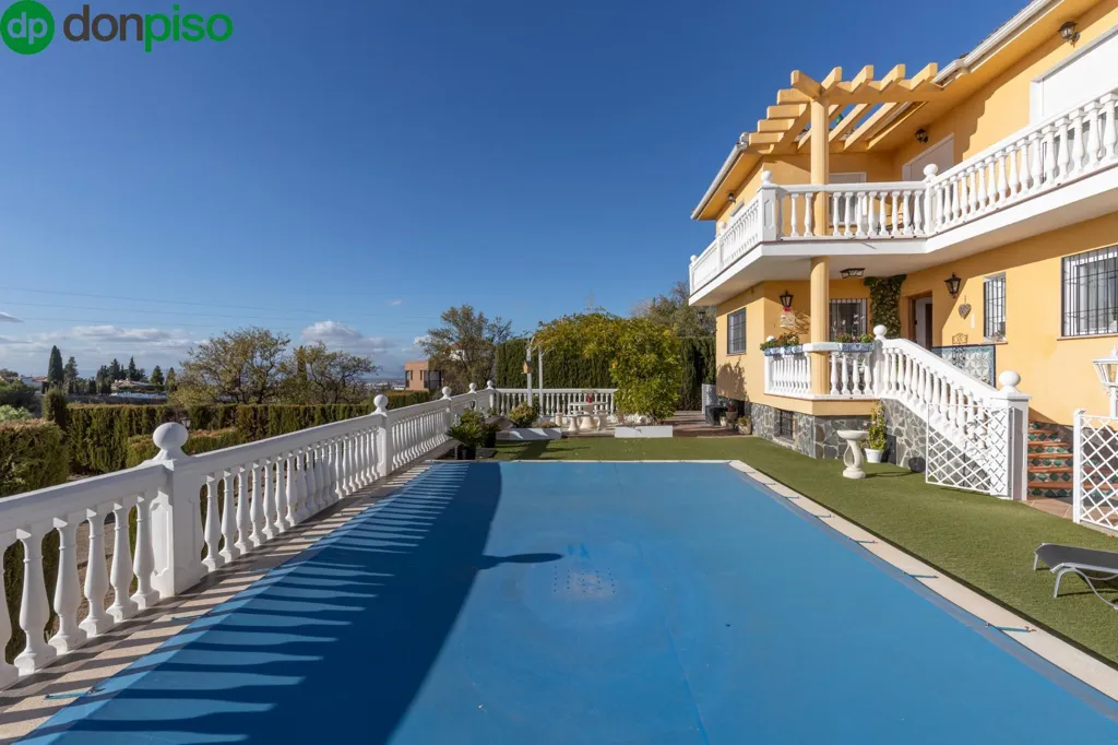 Piscine - Chalet with Private Pool in Calle del Abedul