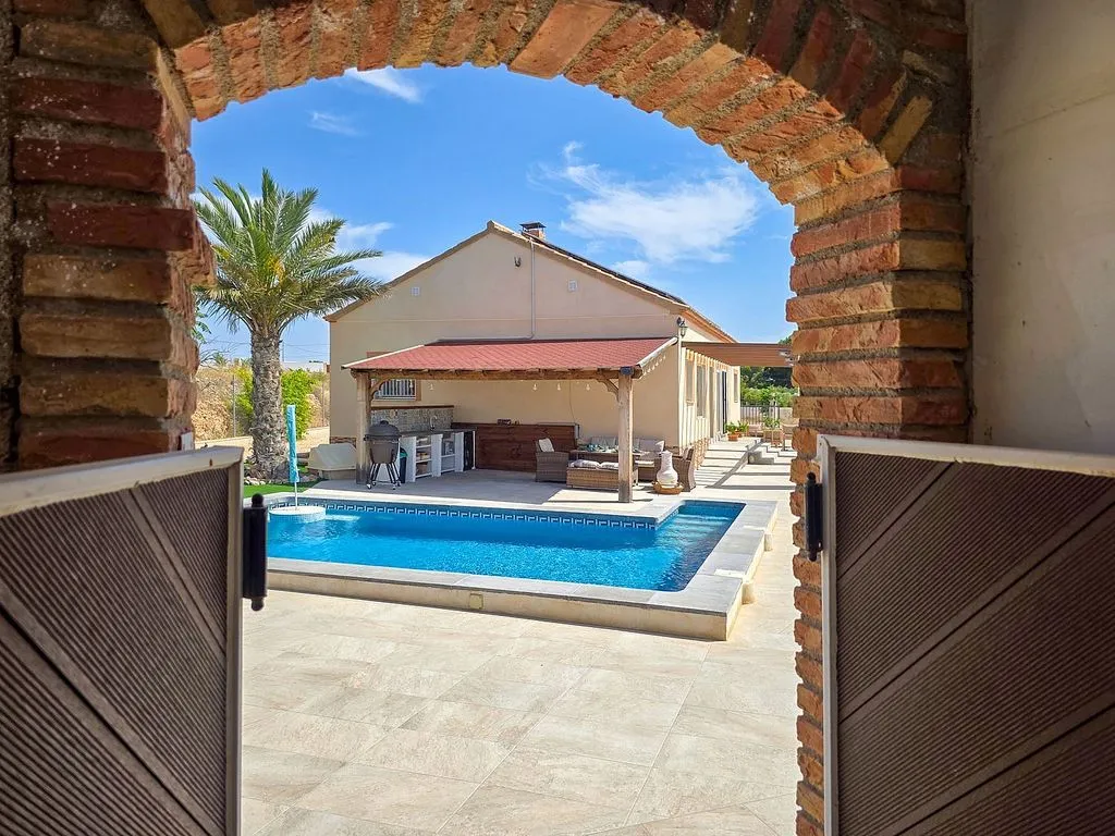 Piscina - Villa with Pool and Terrace in Pinoso