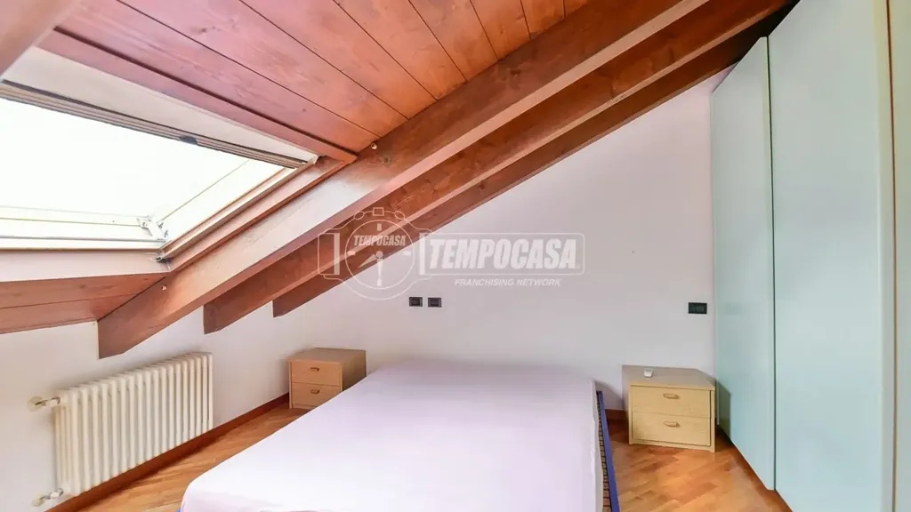 Toad - Two-Level Apartment with Balcony in Cantù
