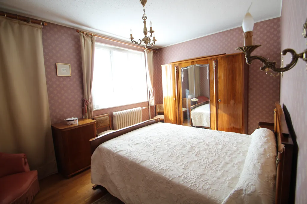 Chambres - Maison de Ville avec Jardin à Bourbon-Lancy