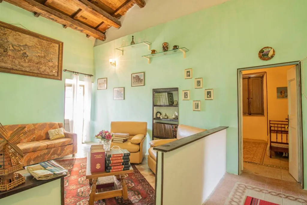 Soggiorno - Historic Cottanello Townhouse with Balcony