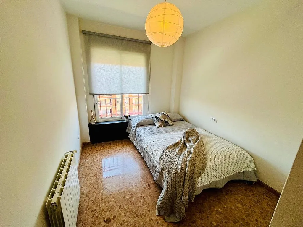 Bedrooms - Student-Friendly Flat with Balcony in Moncada