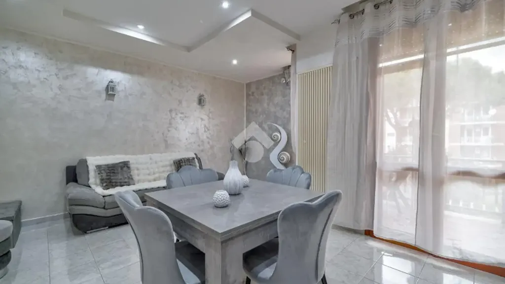 Salle à manger - Rear-Facing Apartment with Balcony in Civitavecchia