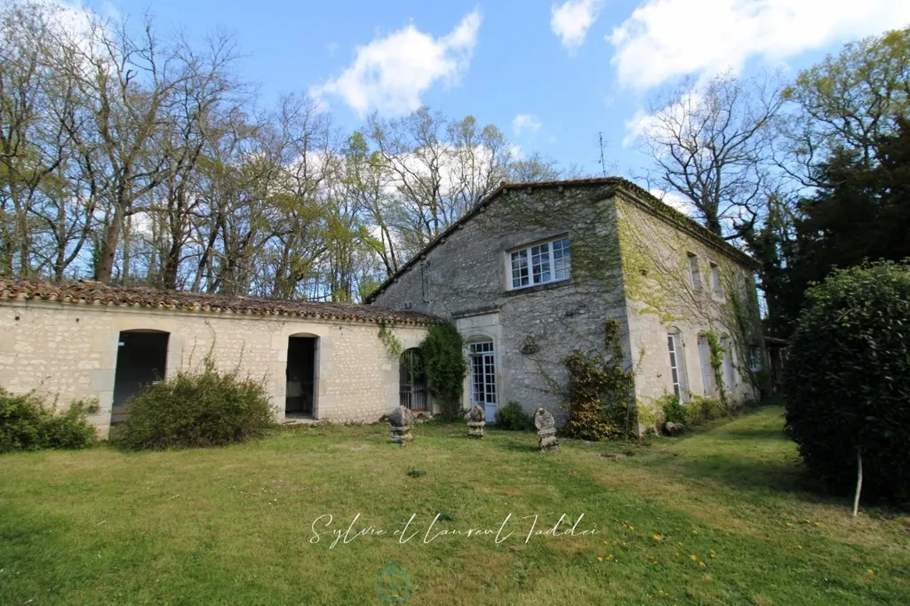 Esterno - Rustic Stone House with Garden near Montendre