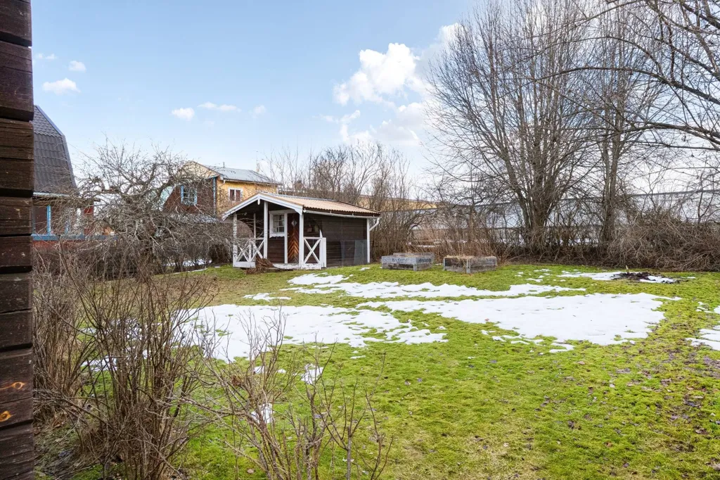 Jardin - Charming Villa with Rustic Lounge in Karlbo