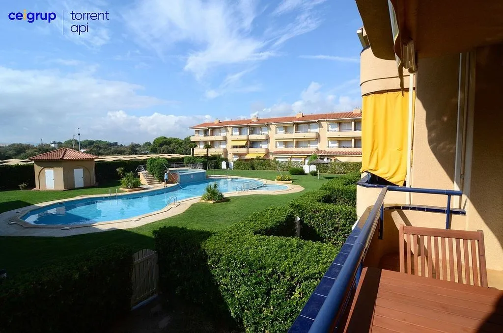 Piscina - Renovated Apartment with Sea View in L'Estartit