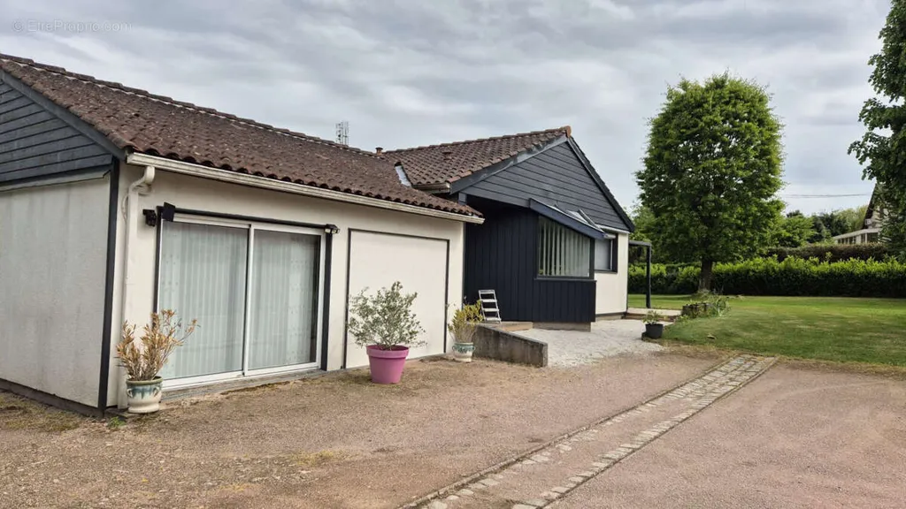 4-toaline maja asukohas Paray-Le-Monial