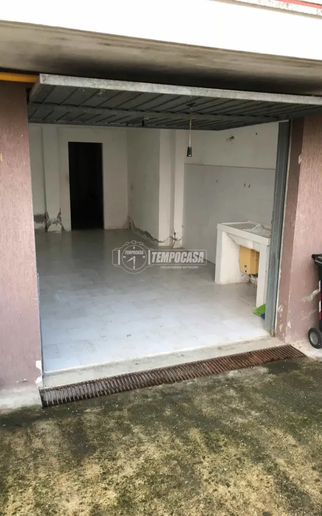 Garage - Spacious Apartment with Balcony in Pontestura