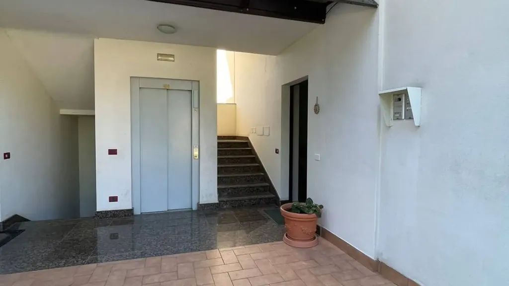 Entrée - Rear-Accessed Apartment with Private Garden in Ceccano