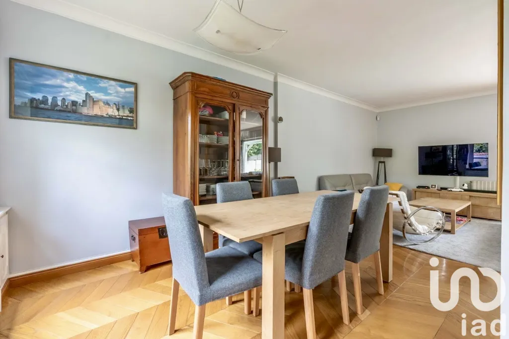 Salle à manger - Villa Luxueuse avec Jardin à Saint-Maur-des-Fossés