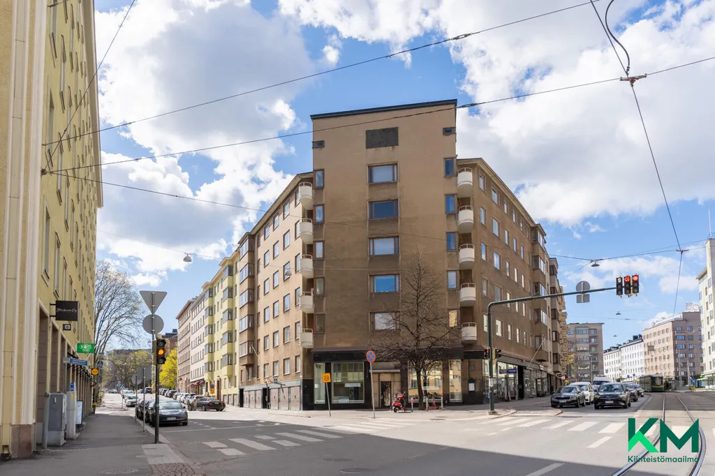 Exterior - Upper Floor Apartment with Park View in Töölö