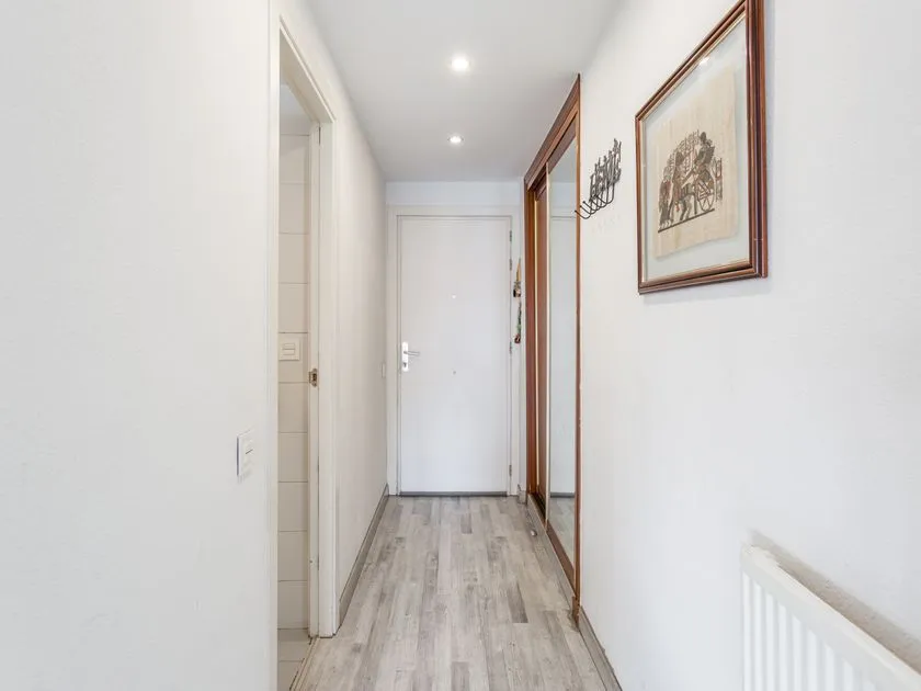 Esik - Bright Apartment with Garage in Pamplona