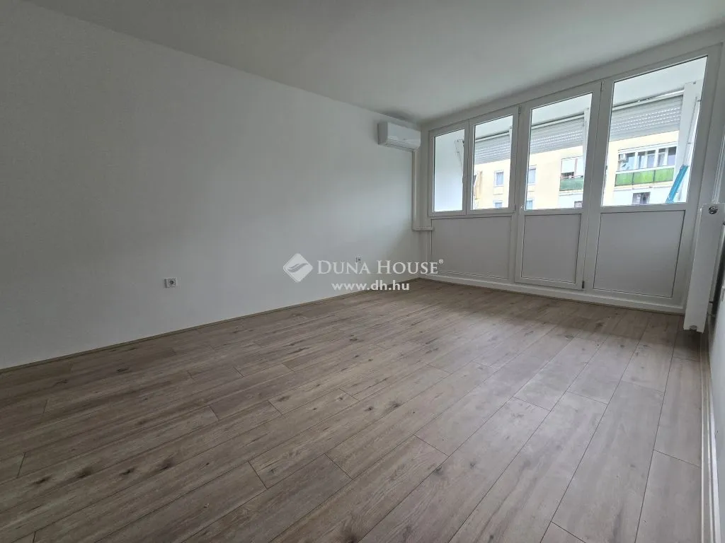 Stanze - Modernised Apartment with Balcony in Kertváros, Pécs