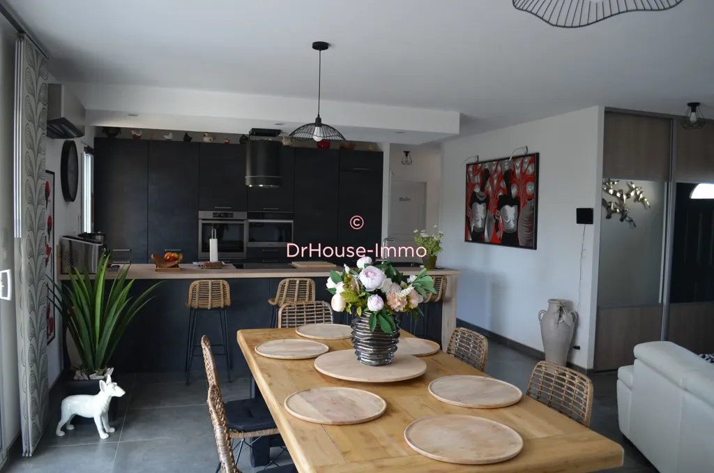 Salle à manger - Maison Contemporaine avec Terrasse à Menneval