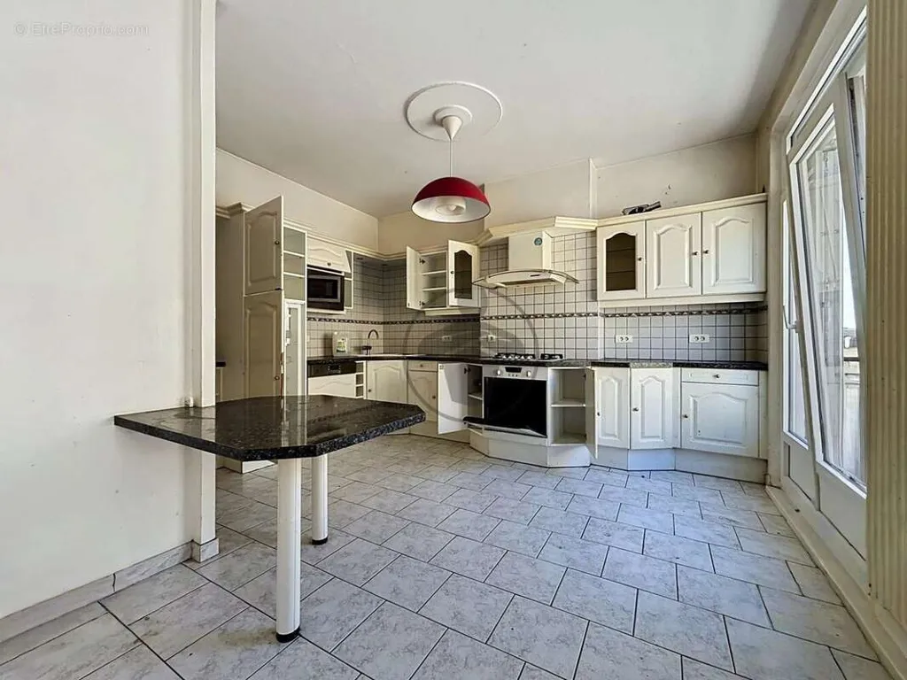 City-Style Flat with Garage in Saint-Quentin