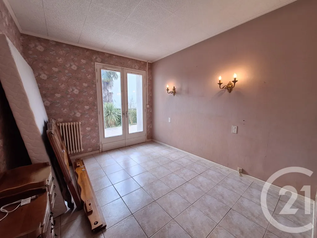 Chambres - Maison à Condom avec Garage et Grenier