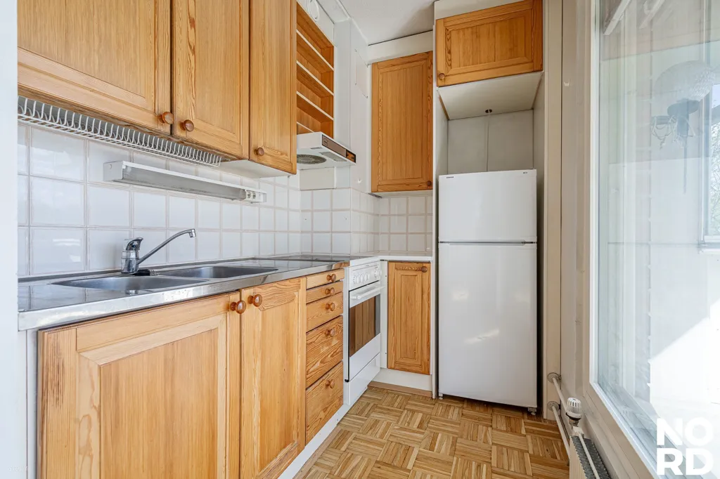 Köök - Apartment with South-Facing Balcony in Viertola, Vantaa