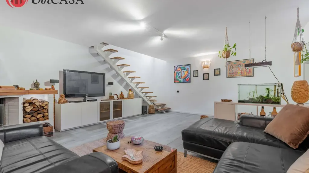 Elutuba - Rear-Accessioned Villa with Pool in Cerveteri
