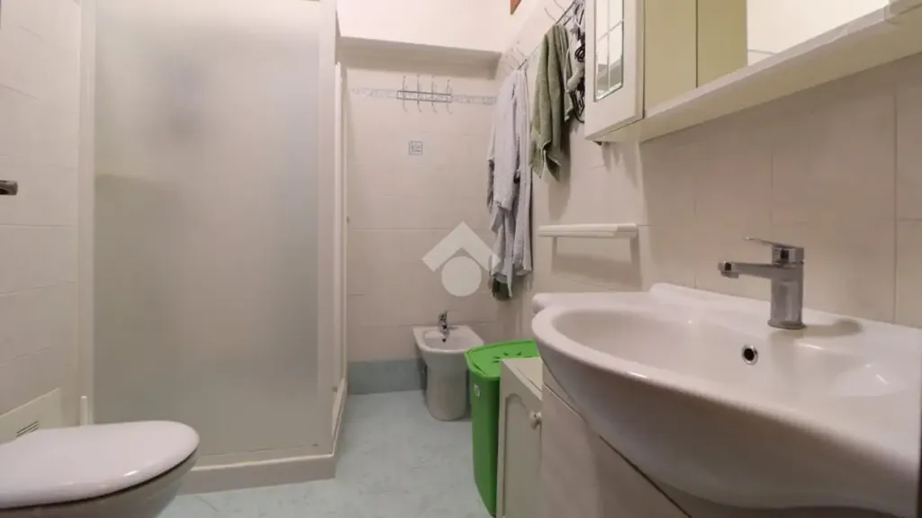 Bagni - Rear-Facing Apartment with Balcony in Mantua
