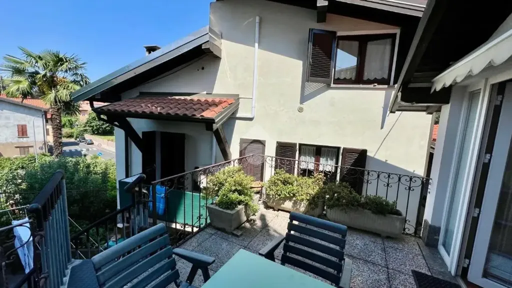 Terrass - Villa with Dependence in Bizzozzero, Varese