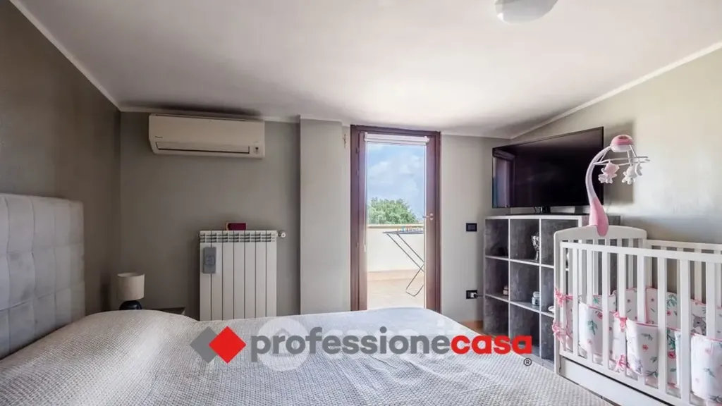 Camere da letto - Casa indipendente con giardino a Pomezia