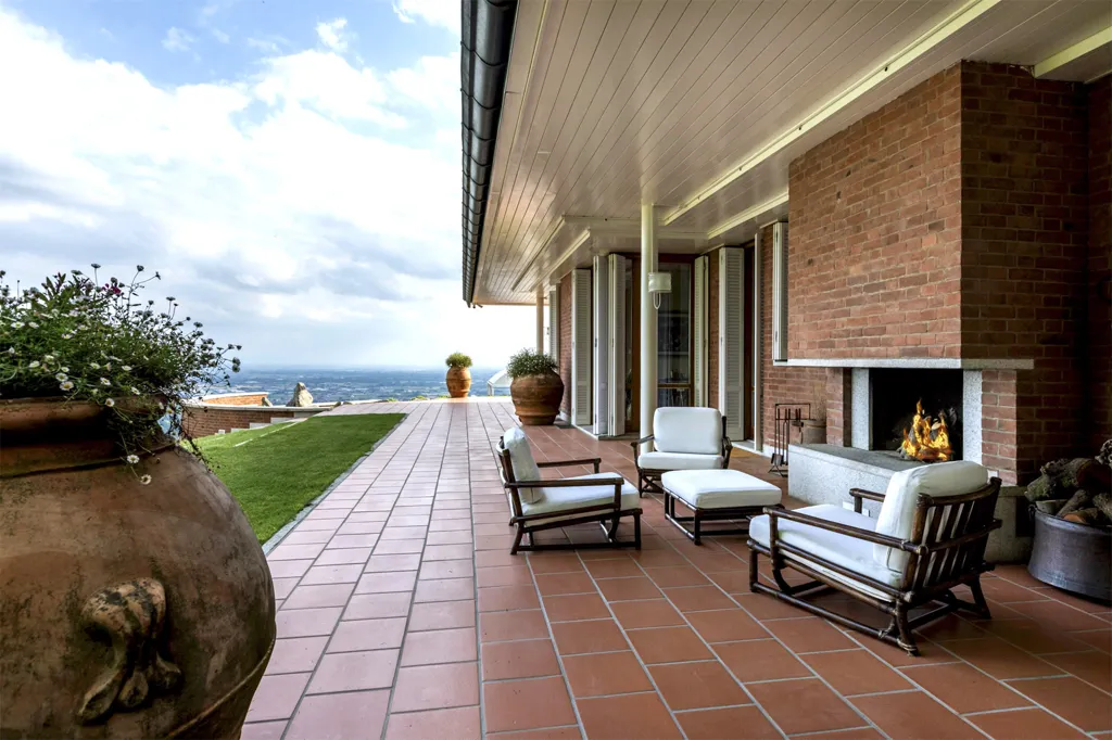 Terrace - Luxury Villa with Panoramic Views in Turin