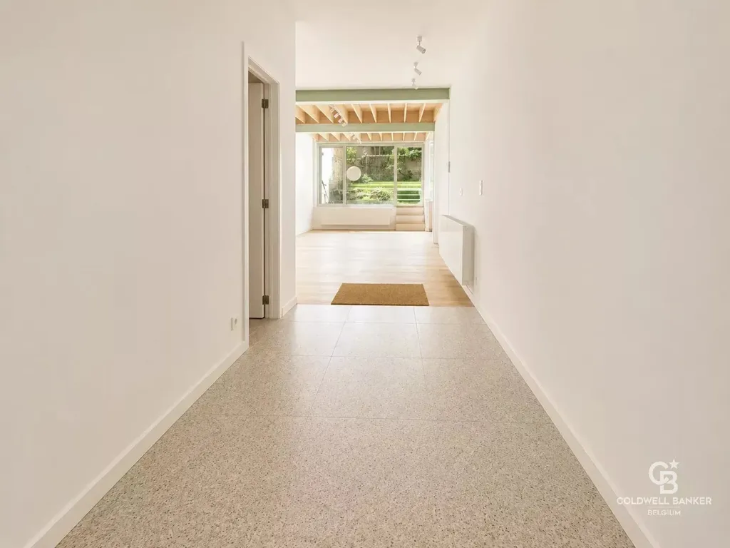 Esik - One-Bedroom Apartment with Large Garden in Uccle