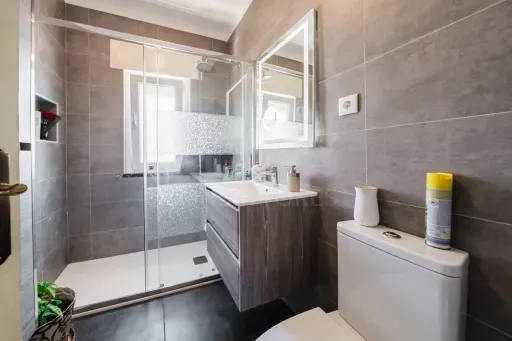 Salles de bain - Charming House with Fruit Trees in Private Setting