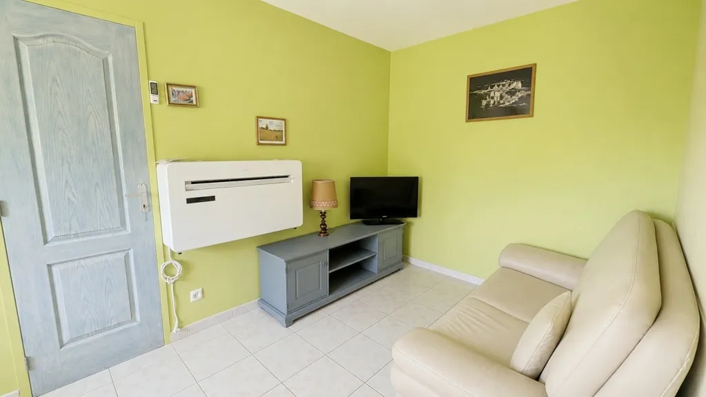 Living Room - 8-Piece House with Pool in Mérindol