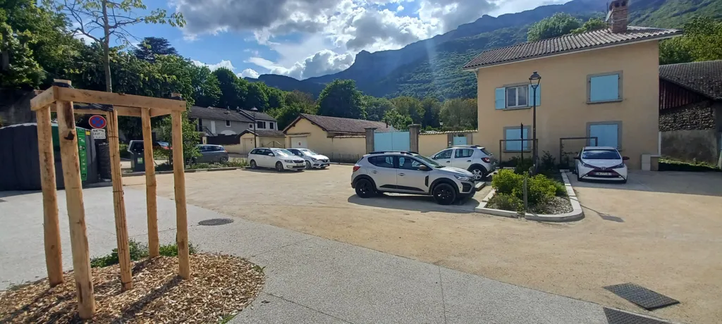 Extérieur - Maison de Village à Rénover avec Sous-Sol à Claix