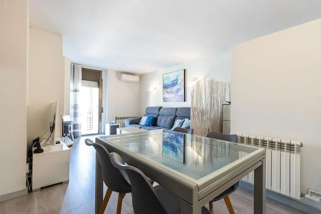 Reformed Apartment with Terrace in Polinyà