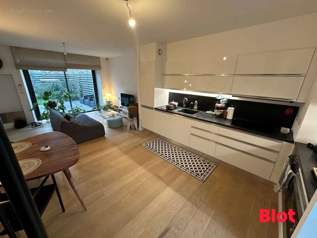 Cucina - Renovated Townhouse with Garden in Thabor