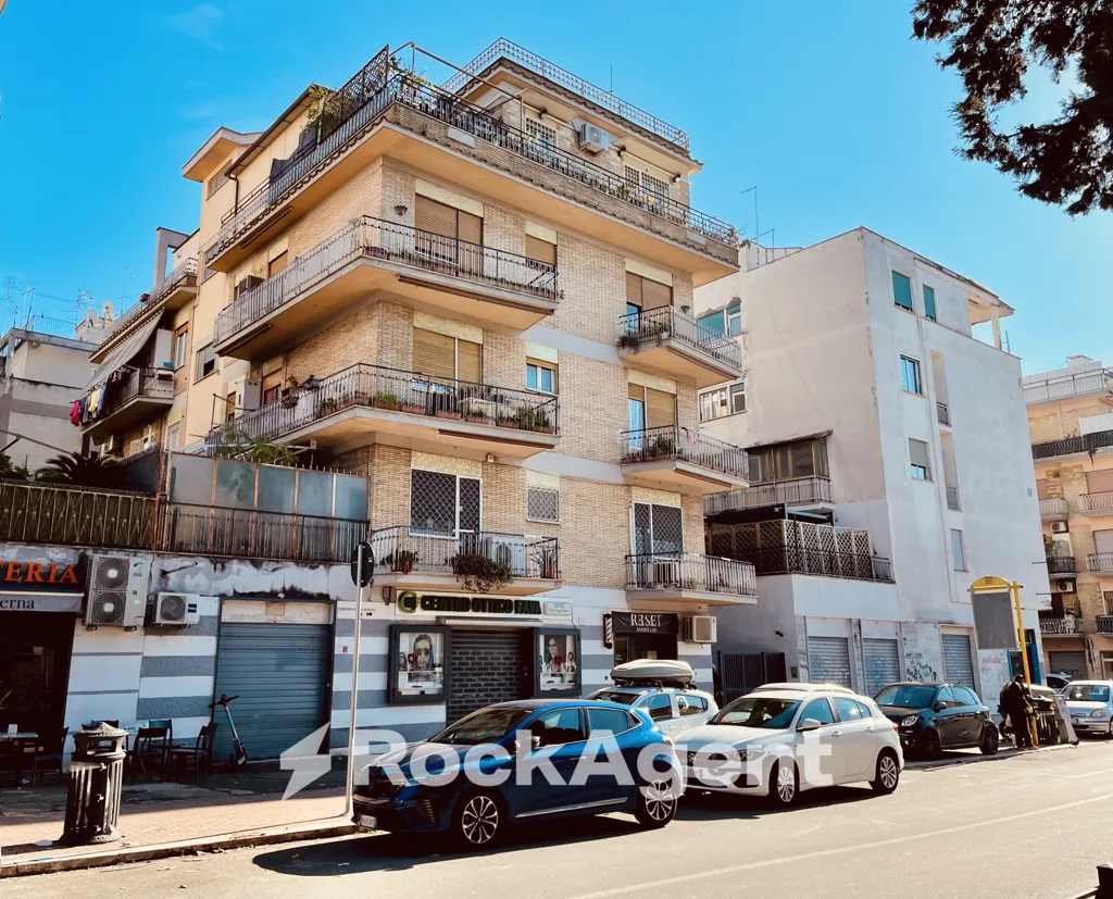Außenansicht - 2-Bedroom Apartment with Balcony in Rome
