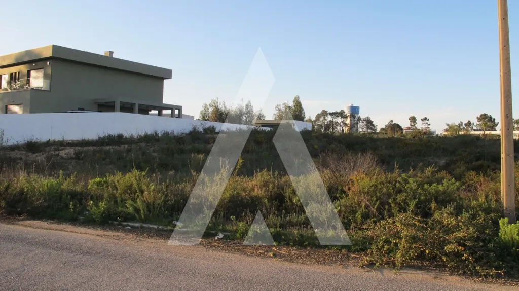 Aed - Luxury Plot with Pool in Vila Alegre, Fernão Ferro