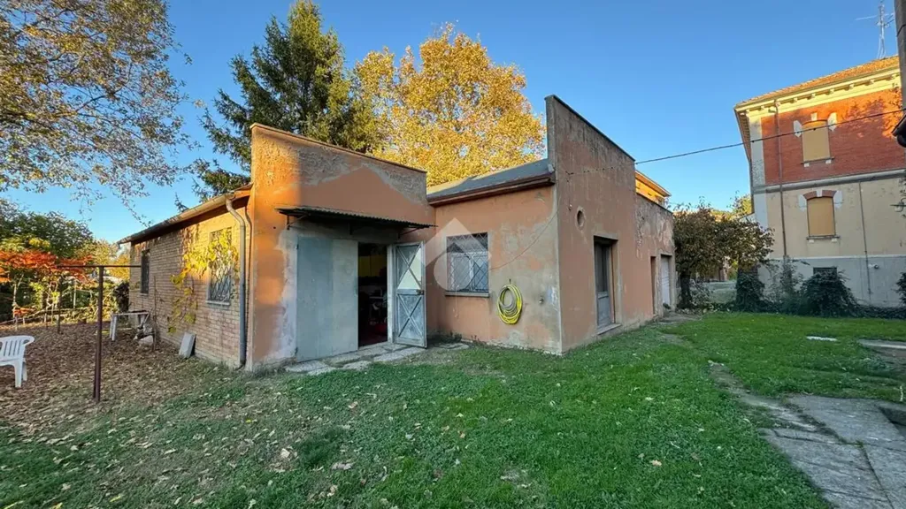 Aed - Semiliberty House with Garden in Conselice