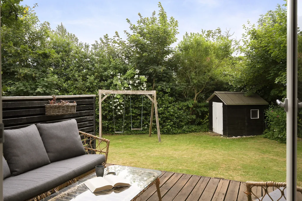Aed - Vacation Home with Large Garden in Struer